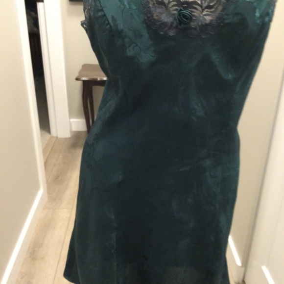 Silk and Satin ,  Beautiful dark green nightdress - Picture 3 of 9
